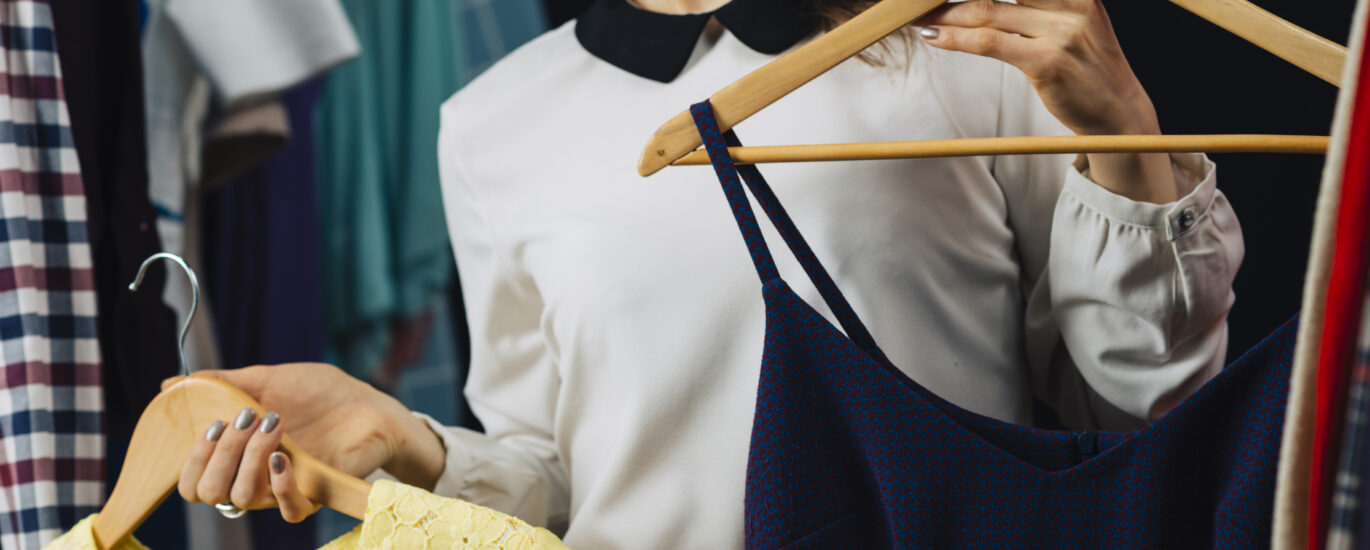 Sklep z odzieżą używaną jako stały element rynku mody